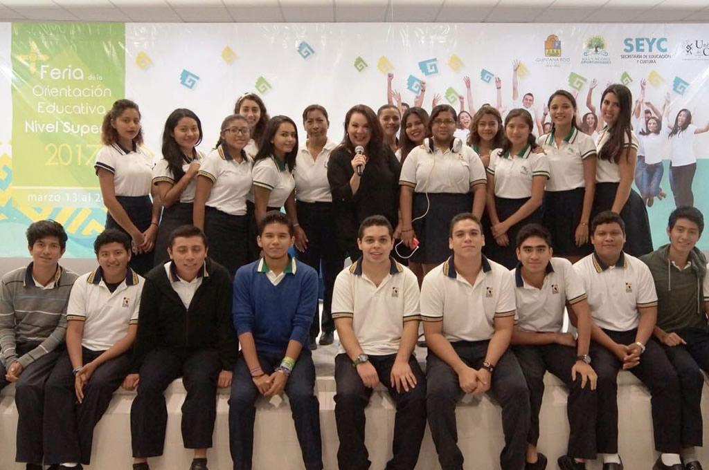 Realizan conferencias informativas en la Feria de Orientación Educativa del Nivel Superior