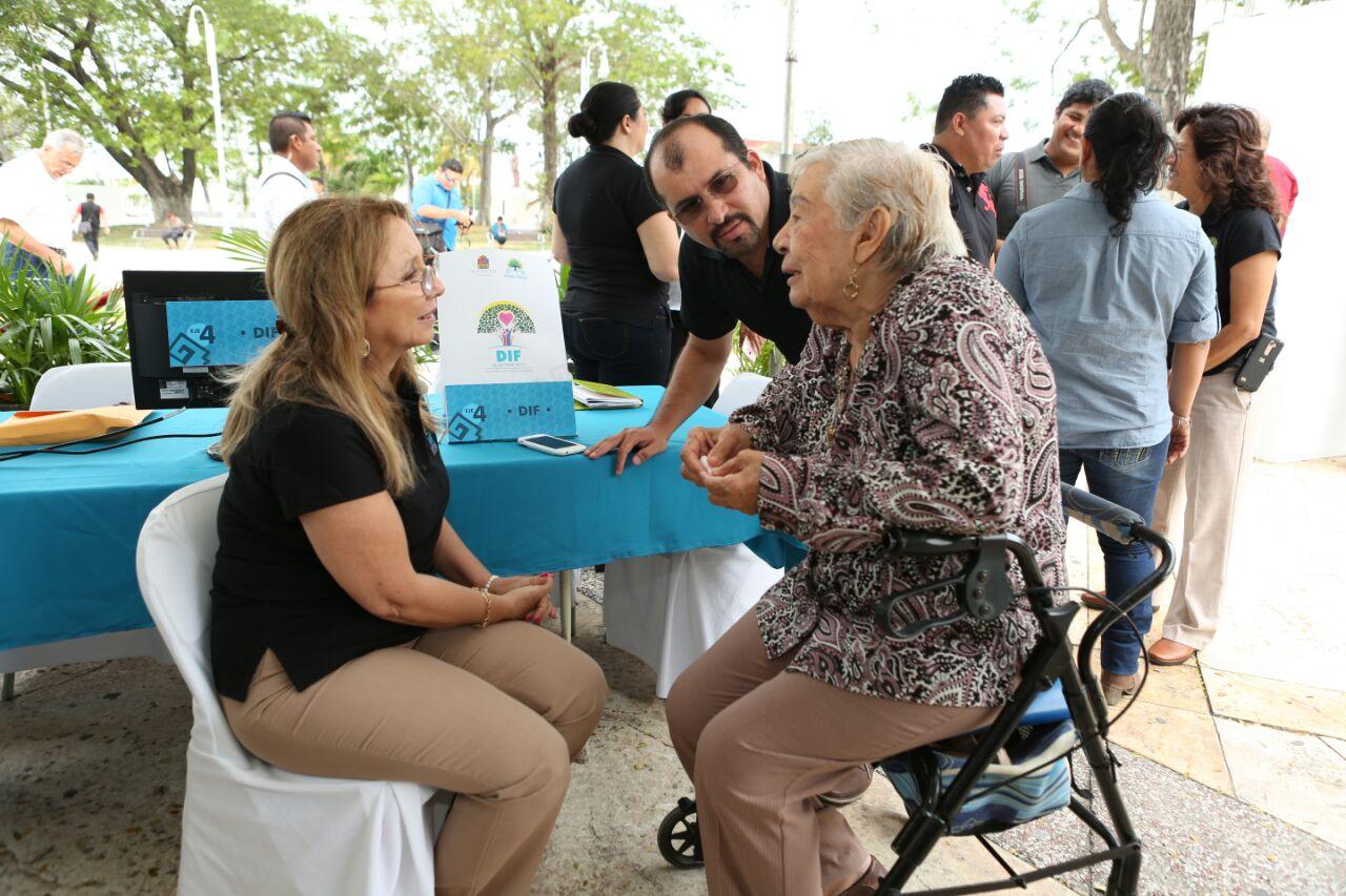 Atiende DIF de manera cercana a la gente las solicitudes de apoyo en la audiencia “Platícale al Gobernador”