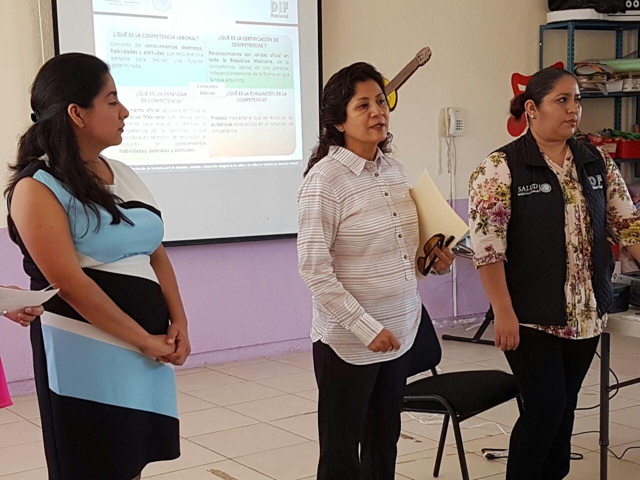 Personal de los CENDIS refuerza conocimientos con taller y se certifica