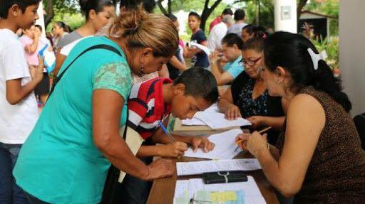 Se pagan becas estatales económicas y de excelencia a 16 mil 707 estudiantes