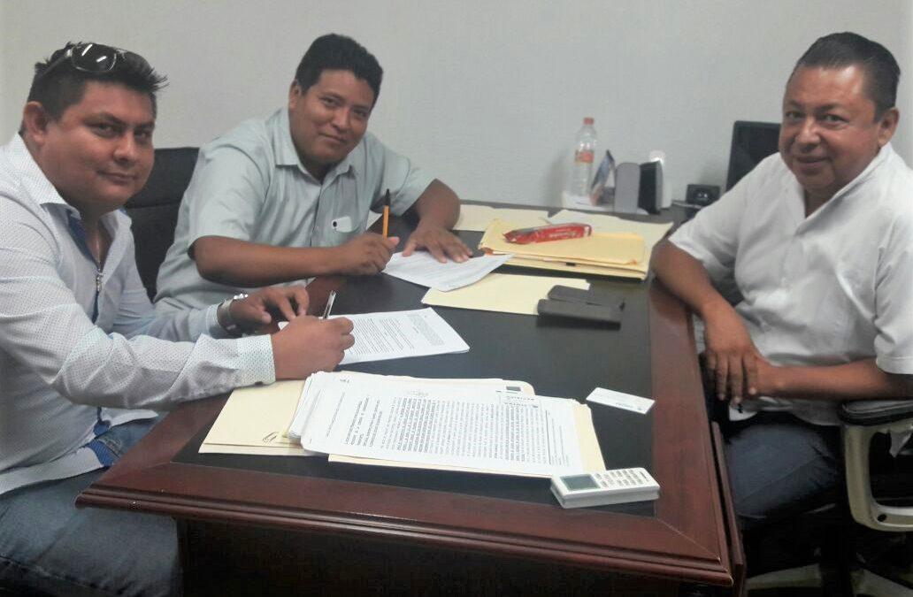 Mejora el transporte en Mahahual con la firma de convenio entre transportistas