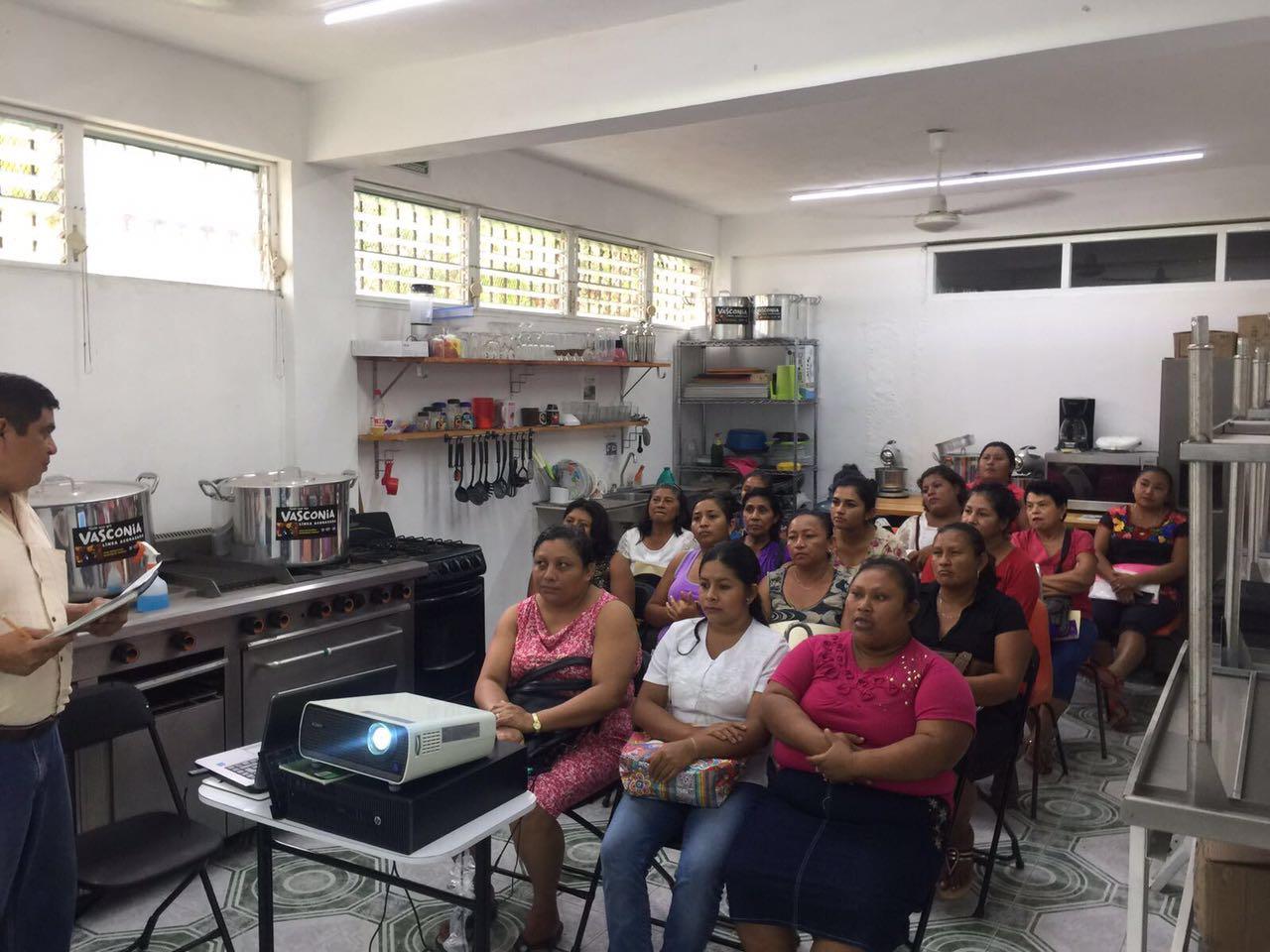 El propósito del Programa es empoderar a las mujeres en desventaja económica, a fin de darles más y mejores oportunidades, con un financiamiento de cinco mil pesos que deben devolver en un lapso no mayor a 11 meses