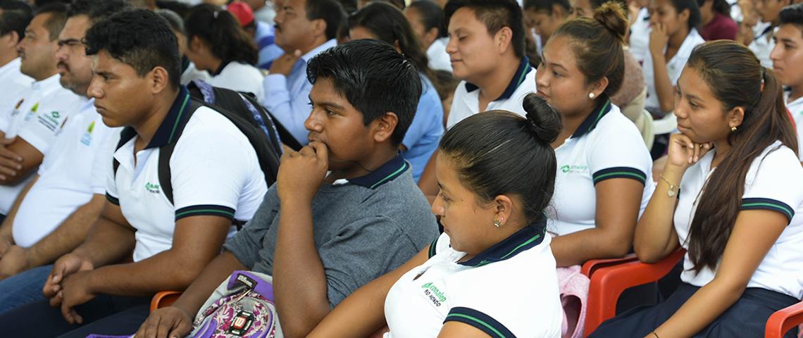 Una beca sirve para disminuir la desigualdad: SEQ 