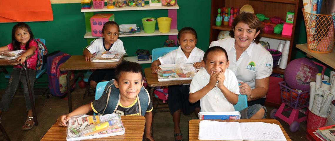 Más y Mejores Oportunidades de Desarrollo Educativo para Jóvenes  brindan el Voluntariado del Damas del IFEQROO, siguiendo los lineamientos marcados por  la Sra. Gabriela Rejón de Joaquín