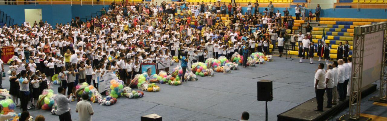 Entrega COJUDEQ material deportivo a 100 escuelas primarias