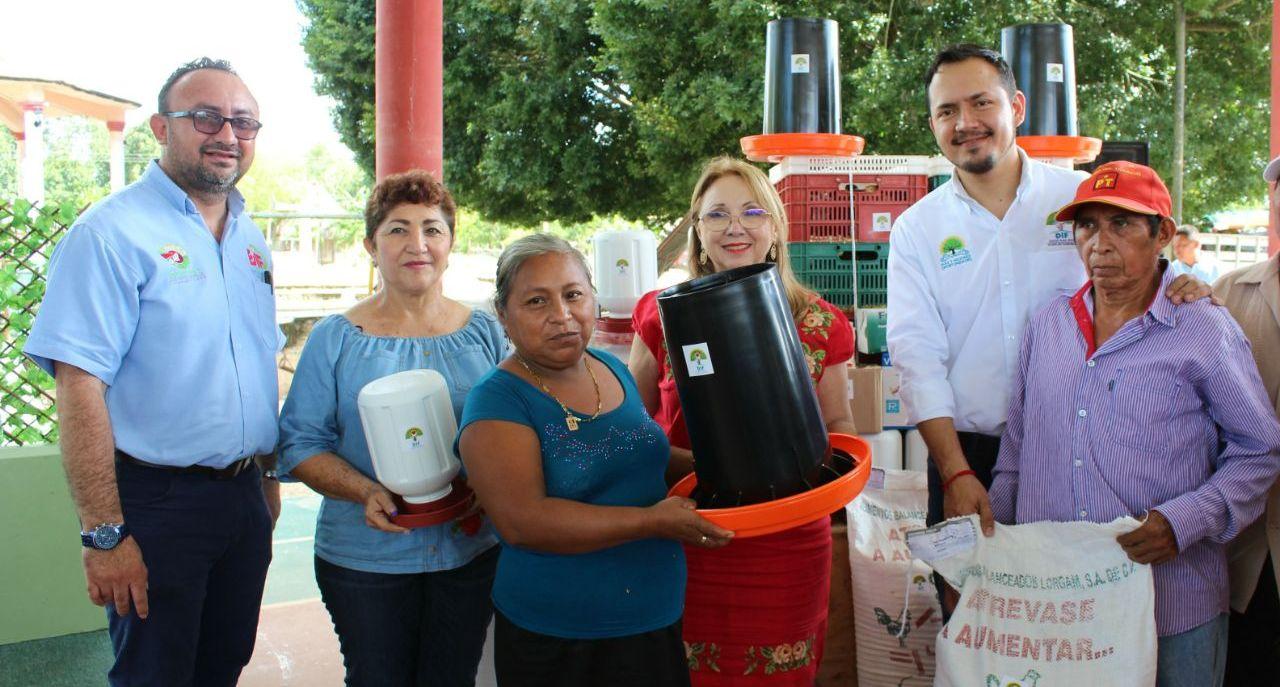 Con el programa “Comunidad Diferente 2017” Gaby Rejón de Joaquín impulsa mejor calidad de vida en comunidades del Estado