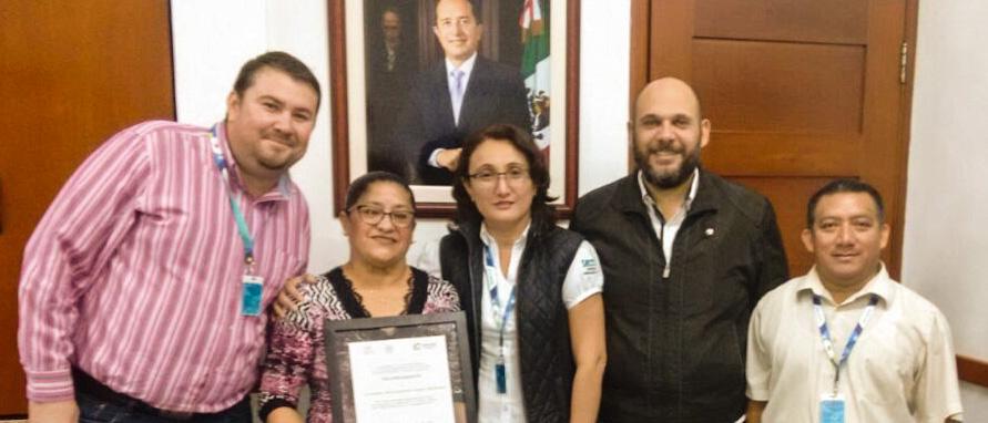 Una quintanarroense recibe mención honorífica en concurso nacional de Contraloría Social