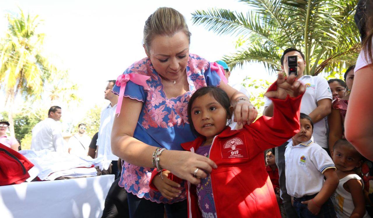 Cuidar la salud de nuestra infancia y que tengan oportunidades de vivir mejor es nuestro compromiso: Gaby Rejón de Joaquín