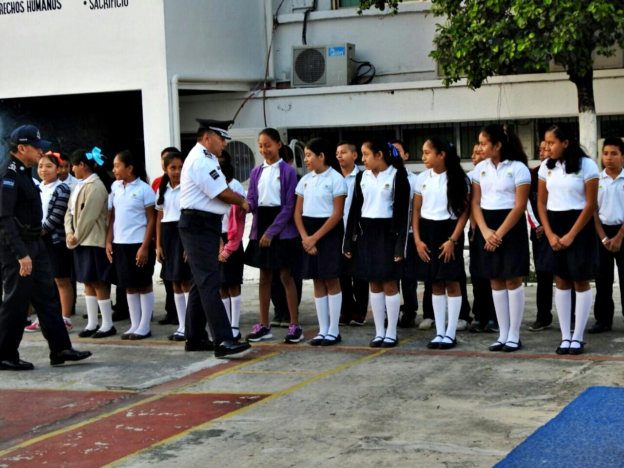 ATESTIGUAN ESTUDIANTES DE PRIMARIA PASE DE LISTA DE LA POLICÍA ESTATAL   