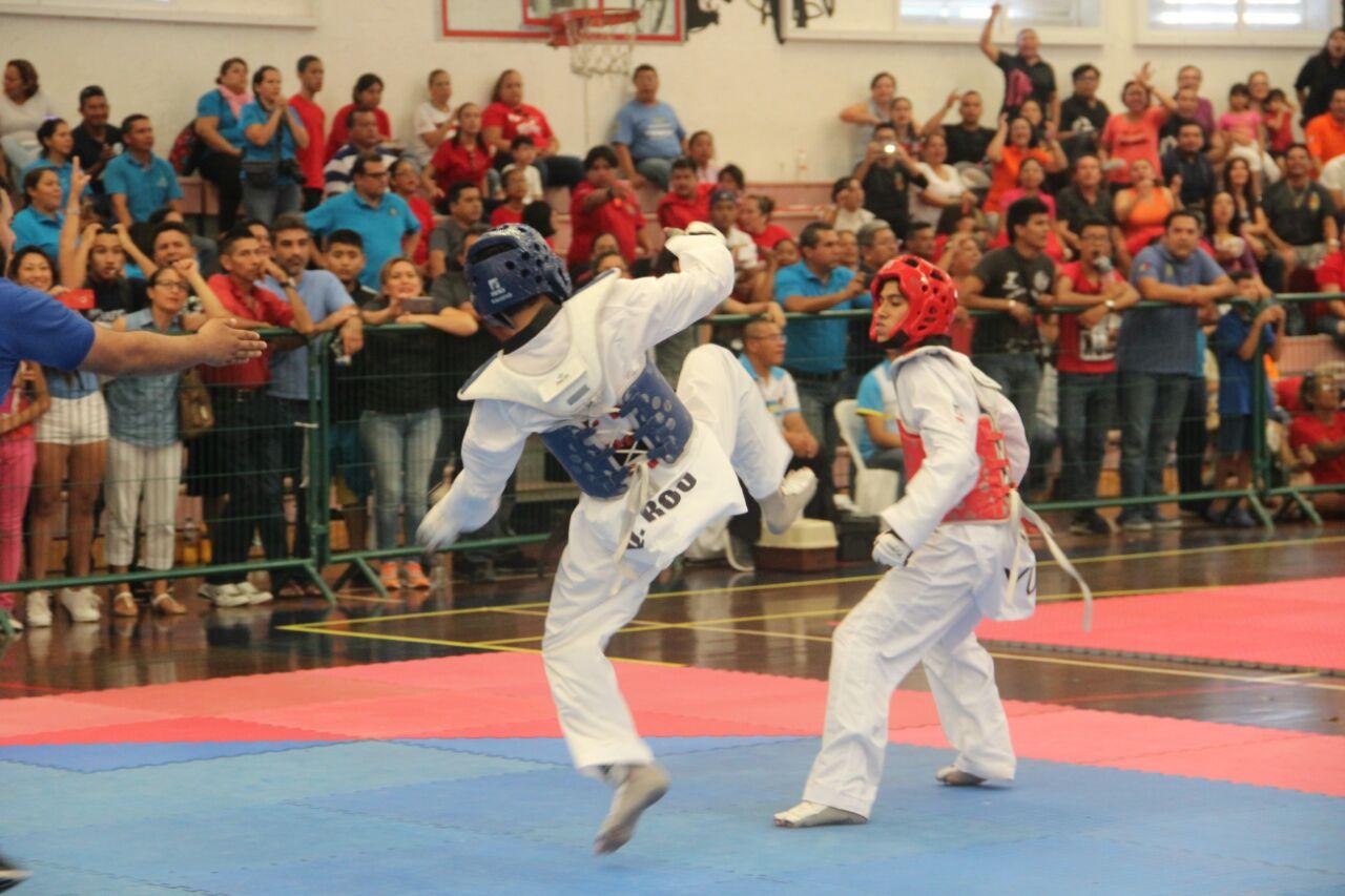 Categorías juveniles inician combates de TKD por su boleto al nacional