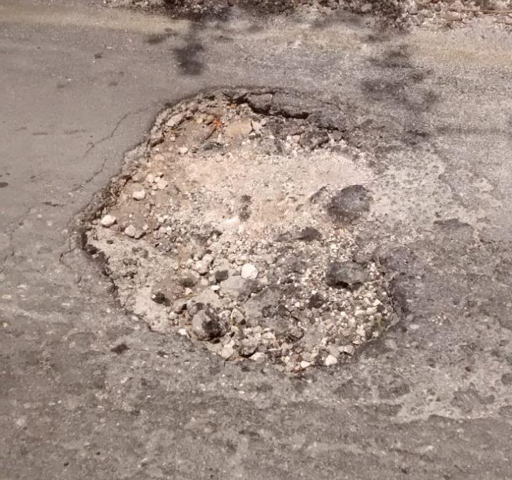 La SINTRA avanza en dar solución a calles que presentan baches en la ciudad de Chetumal