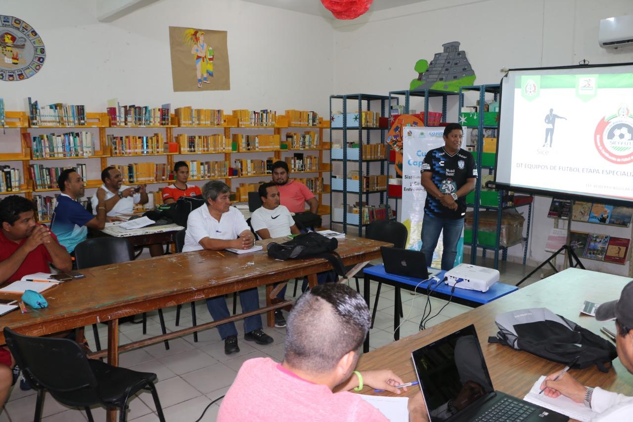 La COJUDEQ imparte curso de Director Técnico Sector Amateur