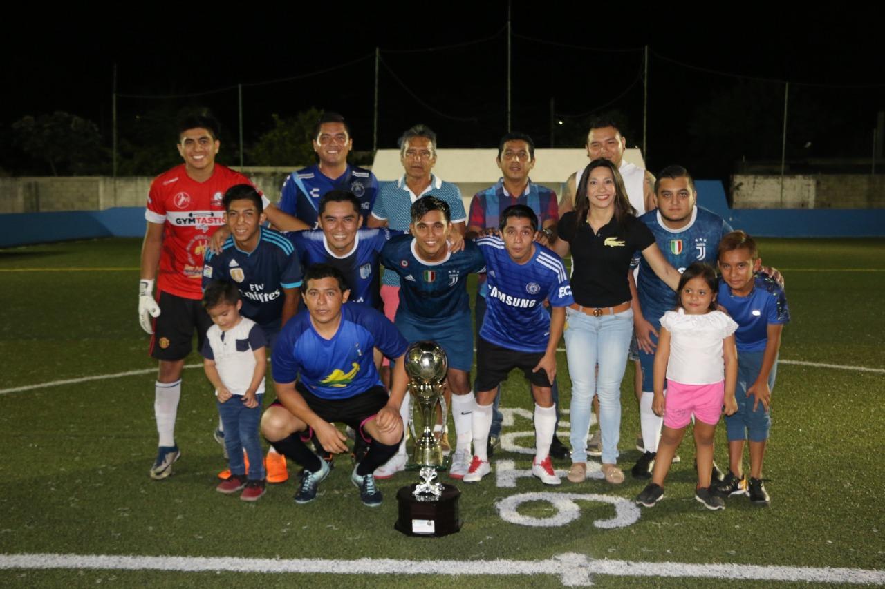 Concluye torneo de verano que organiza la COJUDEQ en la cancha de pasto sintético de la Romero Molina