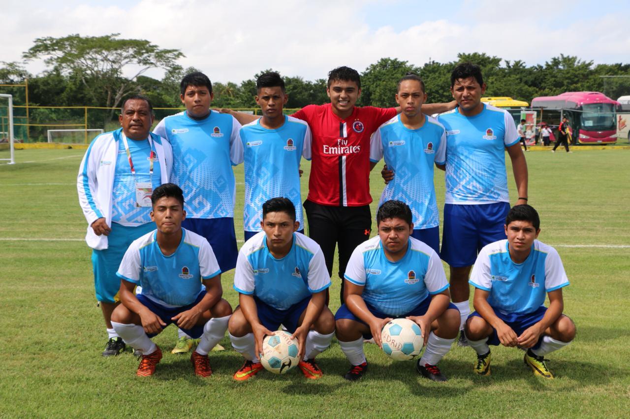 Triunfo del equipo de fútbol los mantiene en la lucha por las semifinales