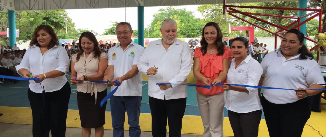 El Director General del IFEQROO, Abraham Rodríguez Herrera asistió como invitado de Honor a los Festejos del 34avo Aniversario del CBTIS 214.