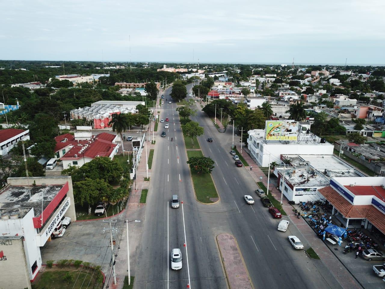 Más de 20 mil metros cuadrados de limpieza realizó la SINTRA en camellones y banquetas de Chetumal