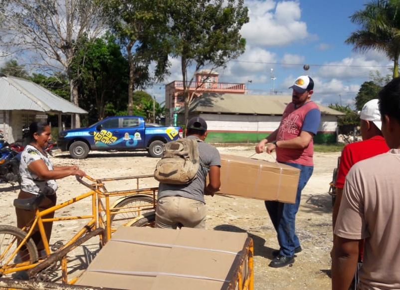 Más de 300 familias de Bacalar reciben estufas ecológicas