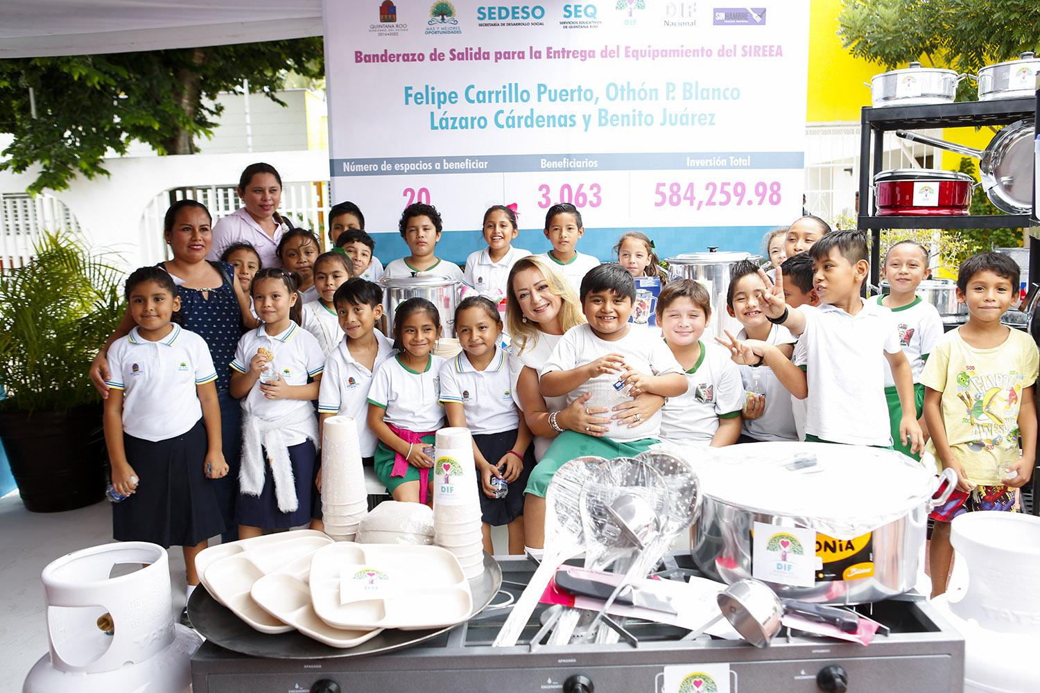  Con el equipamiento de los desayunadores el DIF Quintana Roo combate la desigualdad y se mejoran los espacios donde la niñez consume sus alimentos diarios 