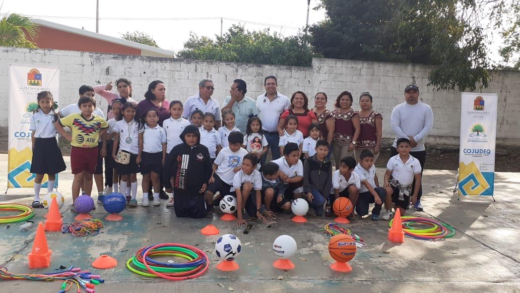 Continúa la entrega de material para el impulso del deporte escolar