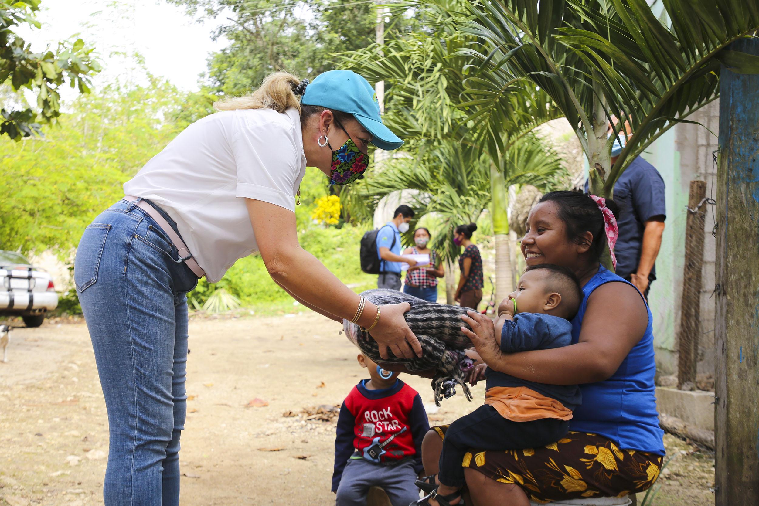 En Quintana Roo juntos avanzamos en mejorar la calidad de vida de quienes más lo necesitan: Gaby Rejón de Joaquín 