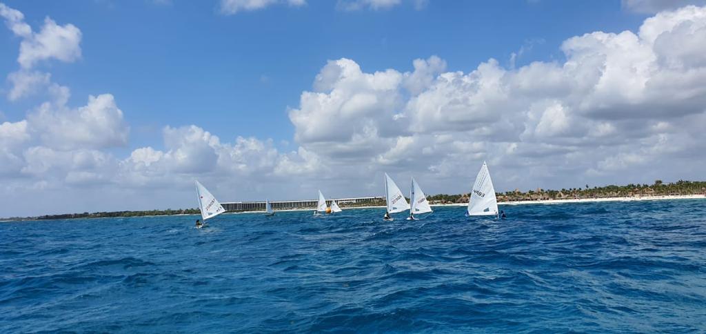 Veleristas quintanarroenses en la “Regata de Primavera”