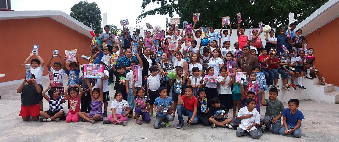 ENTREGA DE REGALOS EN CALDERITAS DE LA RECOLECTA "CONSTRUYENDO SONRISAS" 